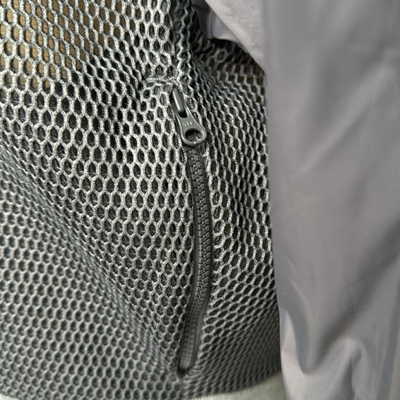 Adidas by Stella McCartney Cropped Warm up Jacket Size Medium. Gray color. - Picture 6 of 10